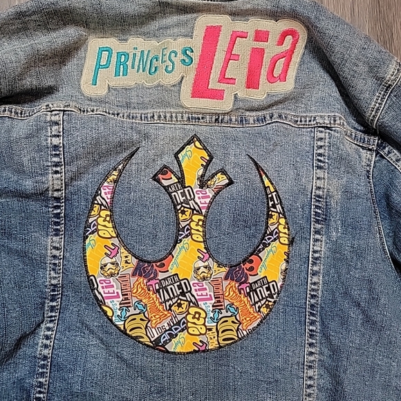 Star Wars Her Universe Princess Leia Women’s Denim Jacket w/ Patches Sz 2 - Picture 10 of 10
